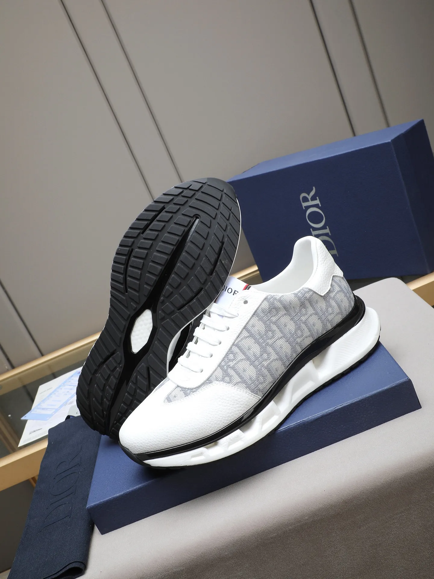 PP460 New Dior🆕The latest men's casual sports shoes, the upper is made of imported cowhide➕Dior's special material! Breathable sheepskin. The TPU blade base is lightweight and wear-resistant! Size:38-44 (45 customized)